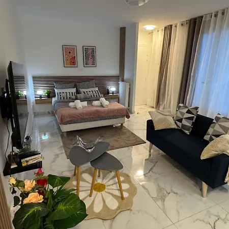 Le Cocon Cozy Studio, Parking, Stadium, And Shops Apartment *